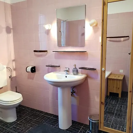 Apartma Zora * Pobegi