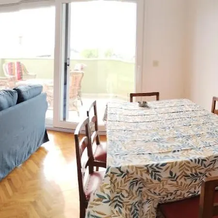 Apartma Zora