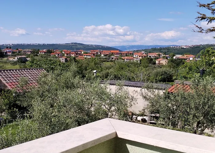 Apartma Zora 아파트 Pobegi